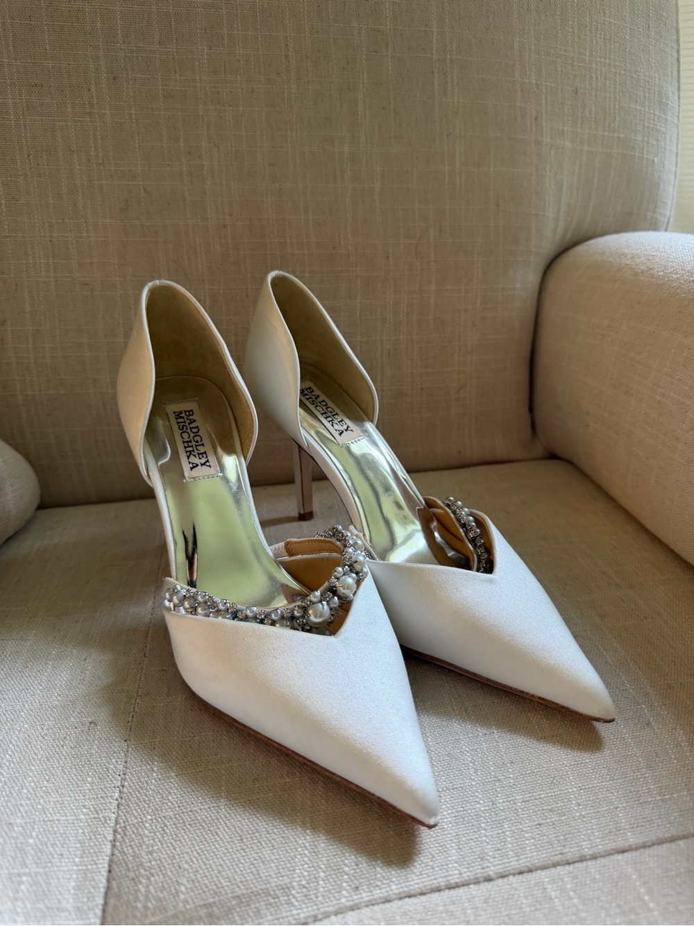 Badgley Mischka Nathalie satin pumps